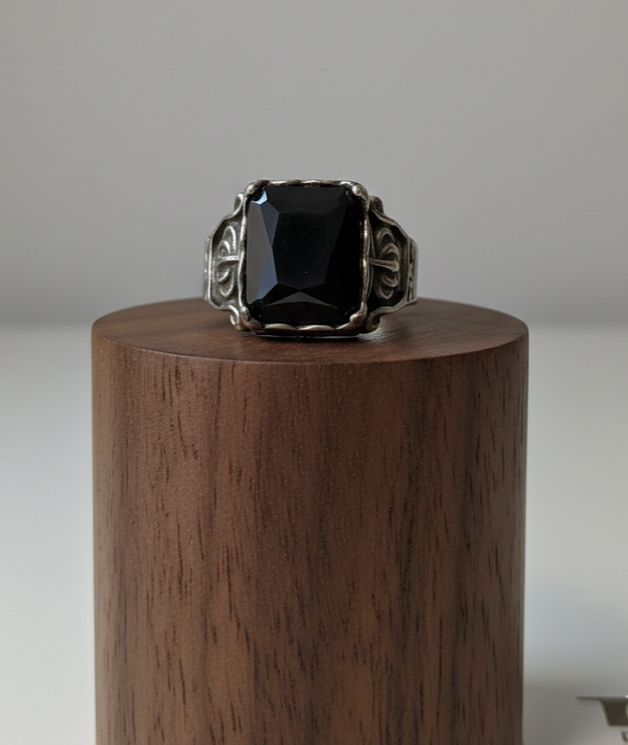 Anillo de Cristal Tallado Negro en Plata de Ley 925