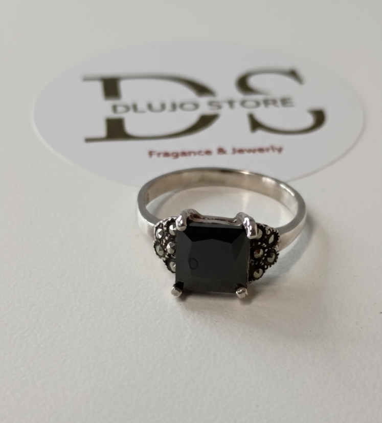 Anillo “Prisma Negro” en Plata de Ley 925