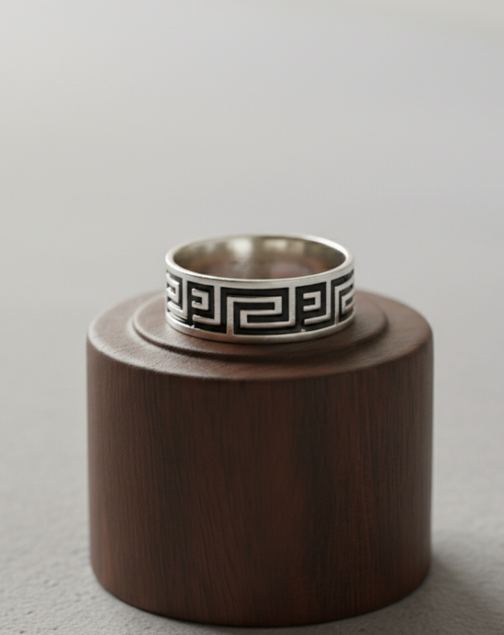 Anillo “Urban Greek” en Plata de Ley 925