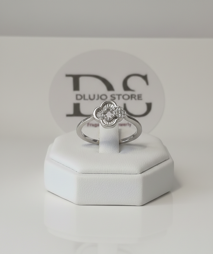 Anillo “Radiante Clover” en Plata de Ley 925
