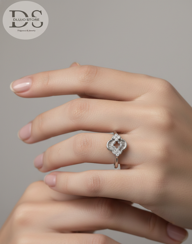 Anillo “Radiante Clover” en Plata de Ley 925