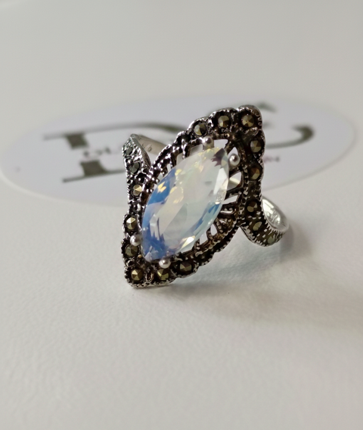 Anillo “Victoria Opal” en Plata de Ley 925