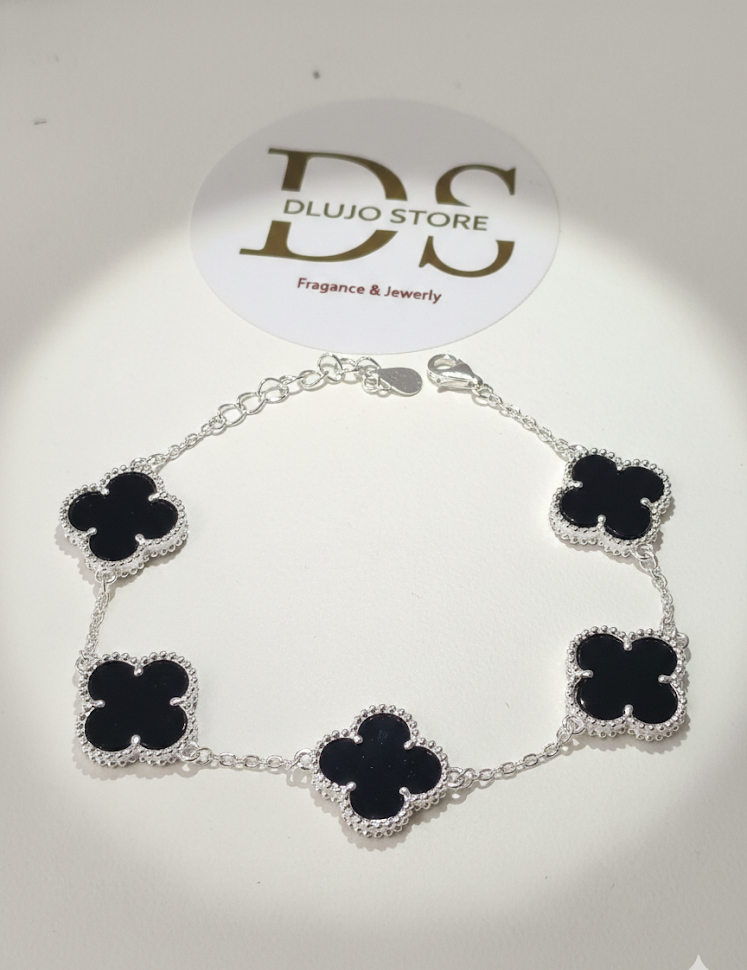 Pulsera Trébol Vand Elegancia en Plata y Ónix