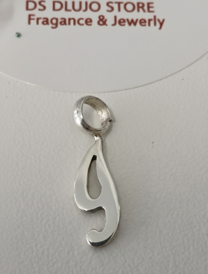 Dije Inicial Letra “G” Cursiva en Plata de Ley 925