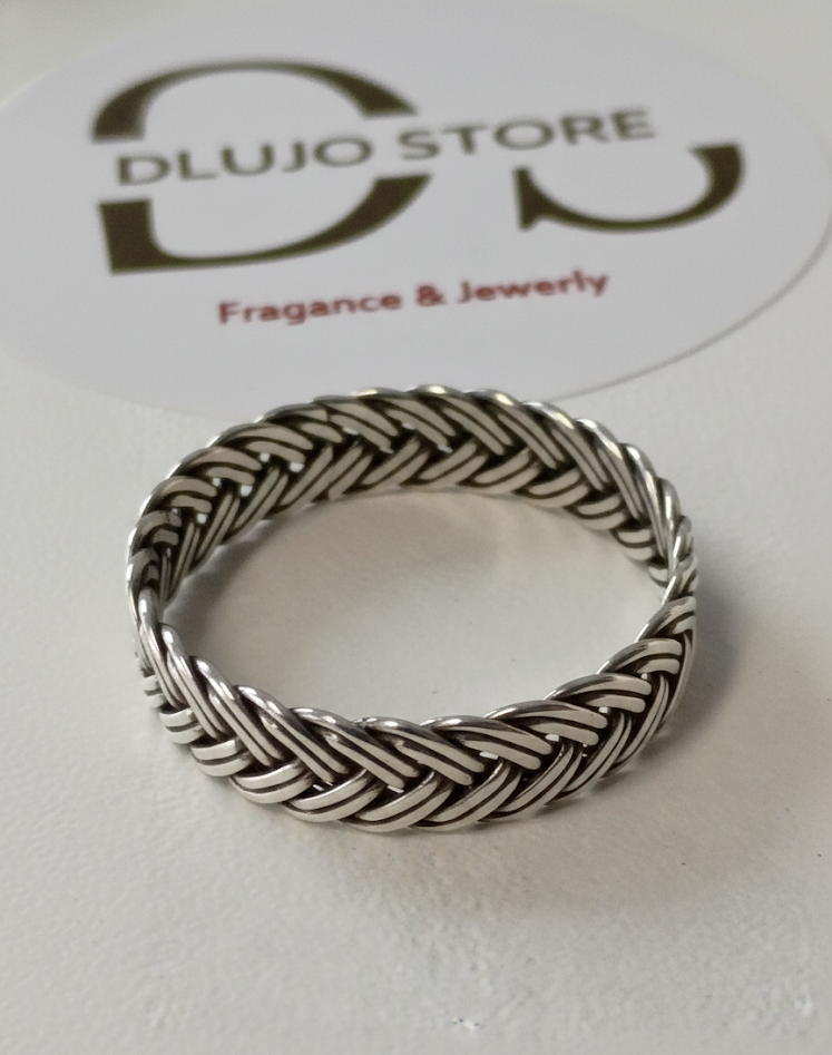 “Intertwined Infinity” Ring in 925 Sterling Silver