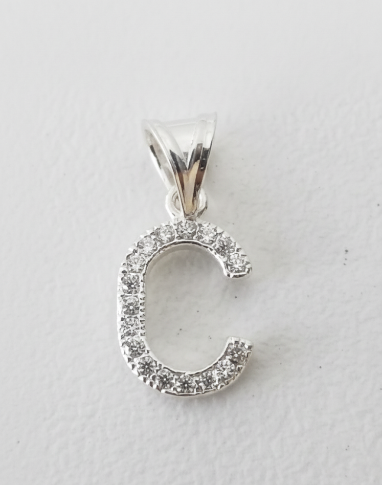 Dije Inicial Letra “C” en Plata de Ley 925