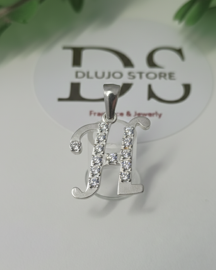 Dije Inicial Letra “H” en Plata de Ley 925 con Circonias