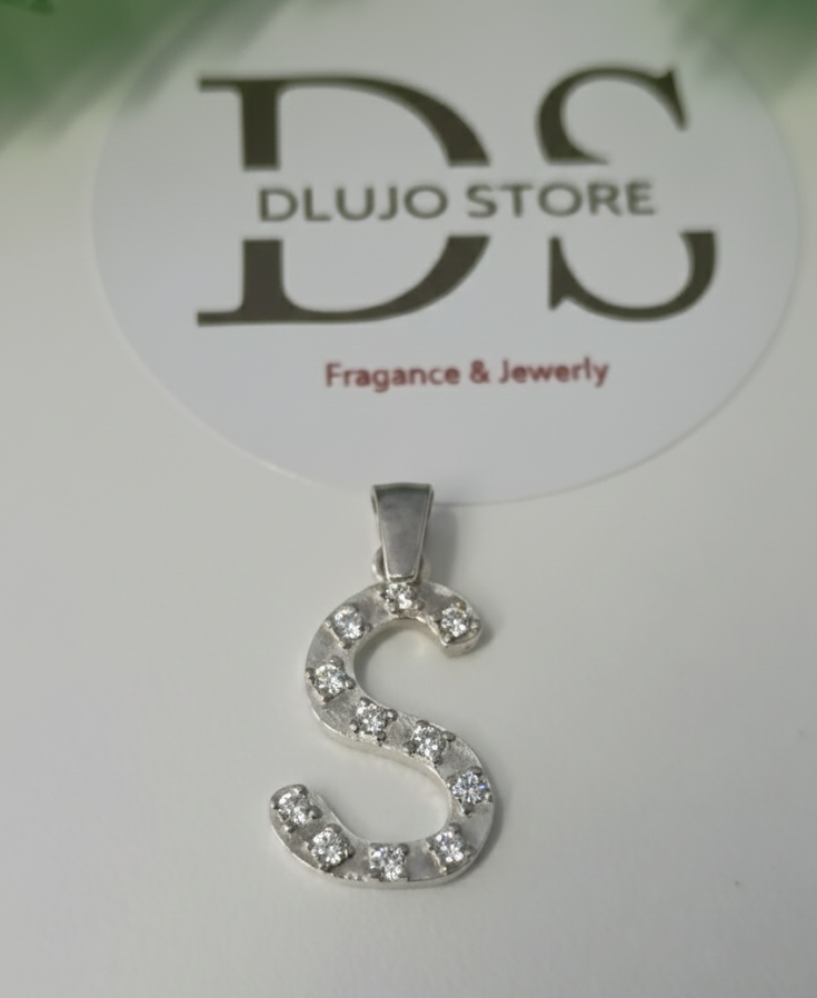Dije Inicial Letra “S” en Plata de Ley 925 con Circonias