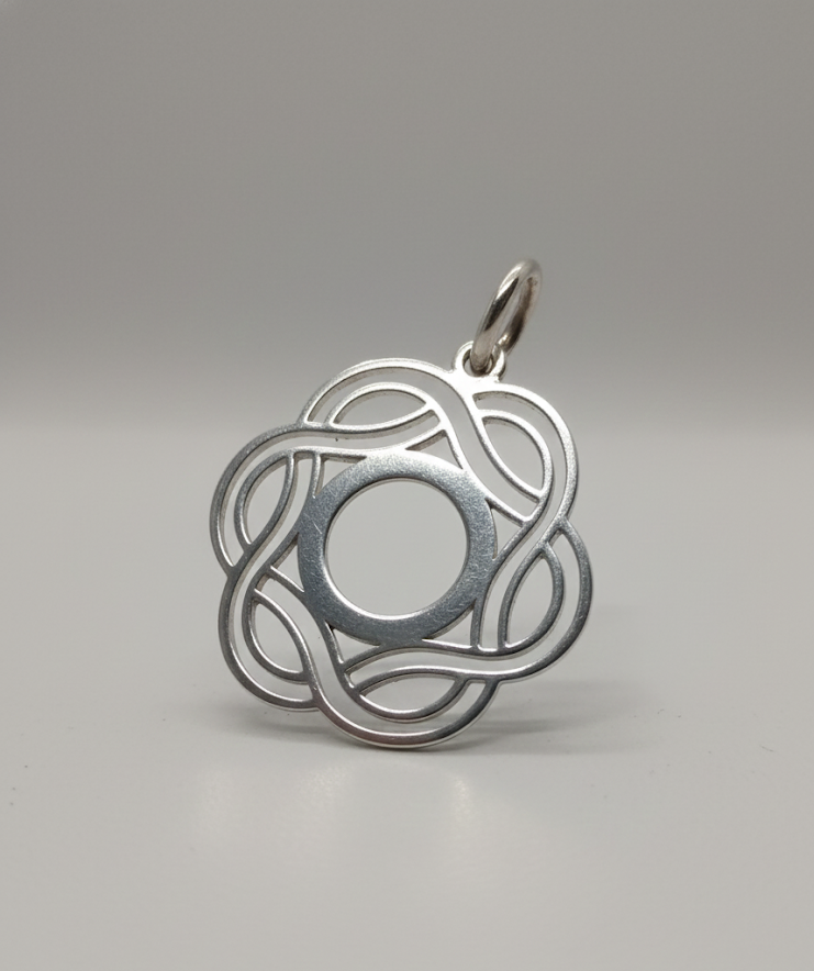 Dije la Rosa Entrelazada en Plata de Ley 925