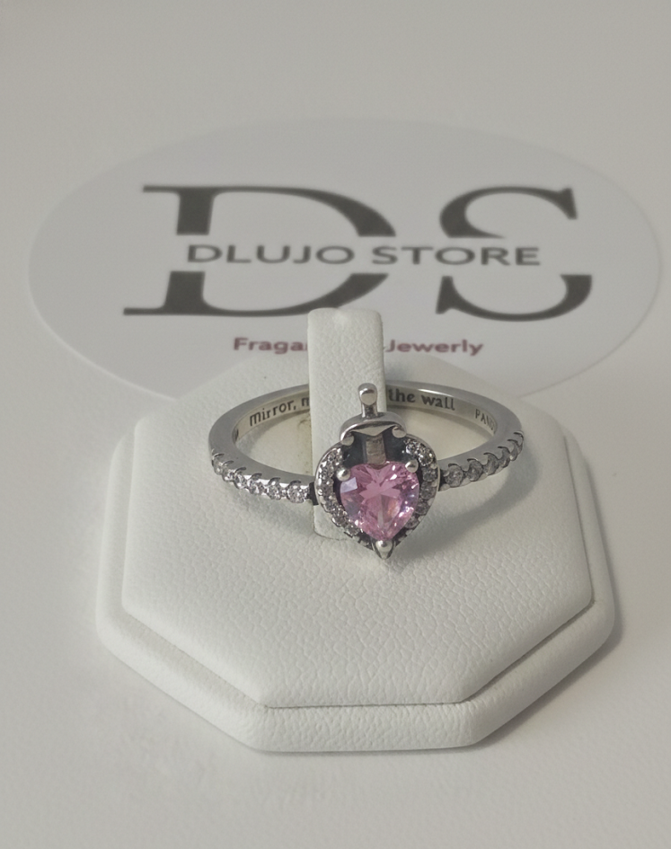 “Queen’s Heart” Ring in Sterling Silver S925