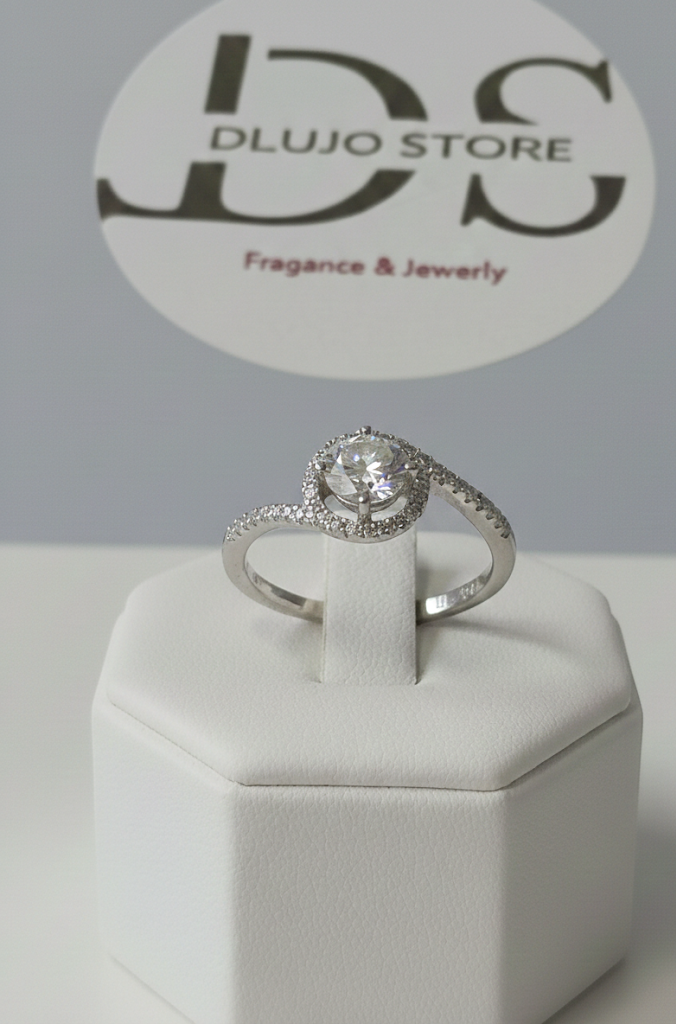 Anillo “Giro Eterno” en Plata de Ley S925