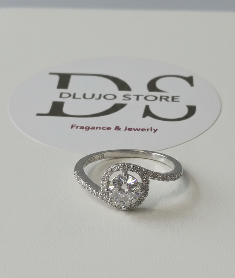 Anillo “Giro Eterno” en Plata de Ley S925
