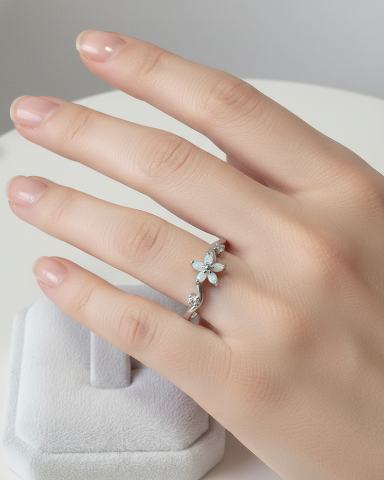 Anillo “Corona Primaveral” en Plata de Ley 925