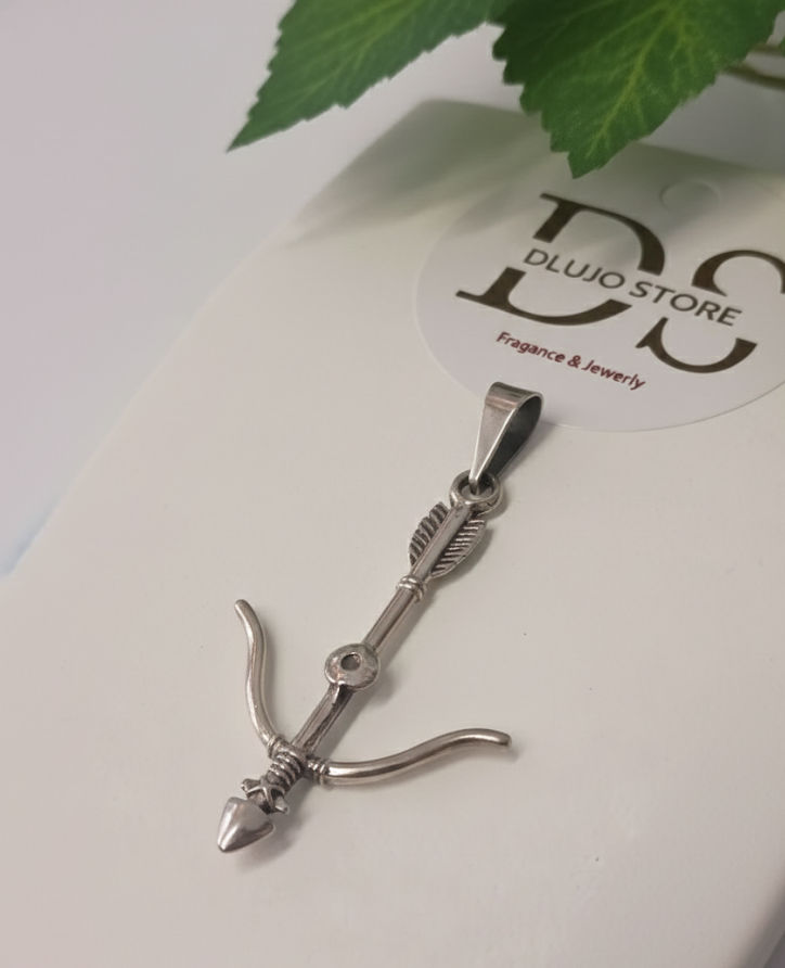 Dije de Arco y Flecha en Plata de Ley 925