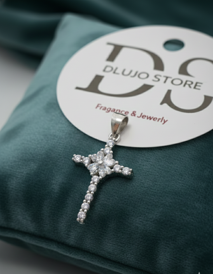 Dije de Cruz “Elegancia Espiritual” en Plata de Ley 925