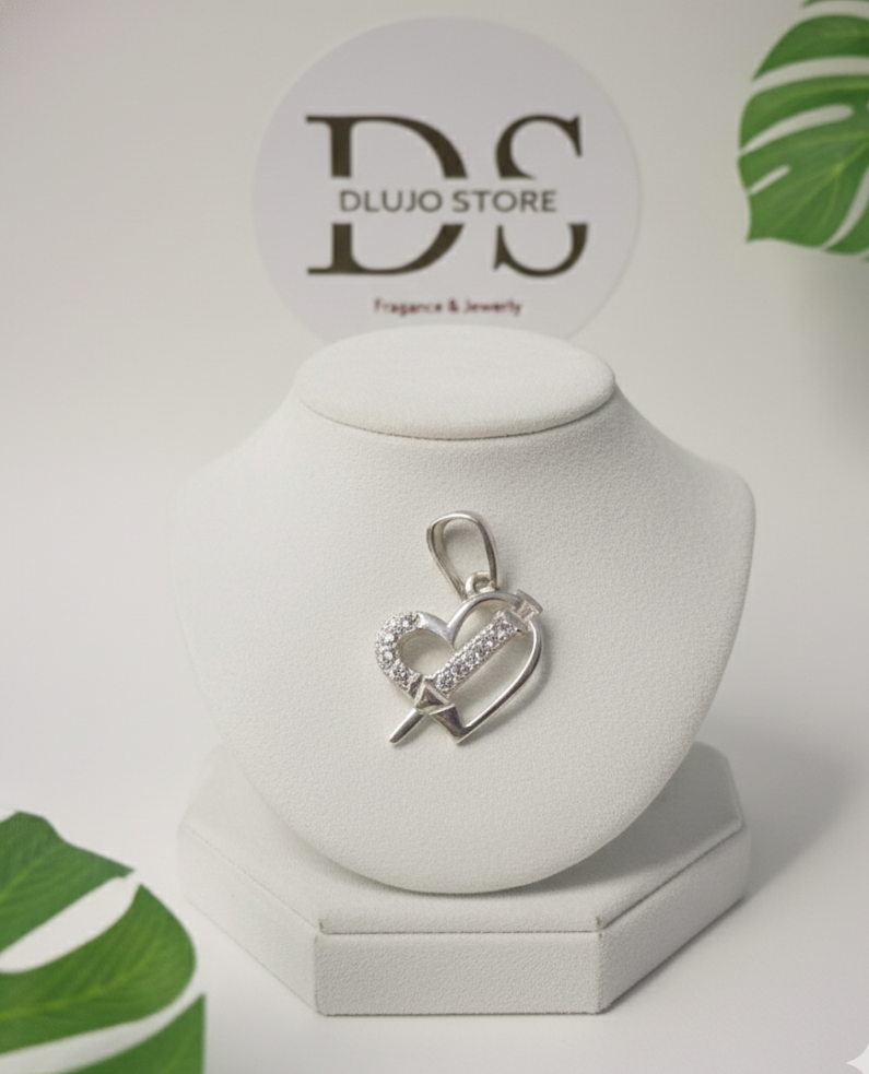 Dije de Corazón Flechado en Plata de Ley 925