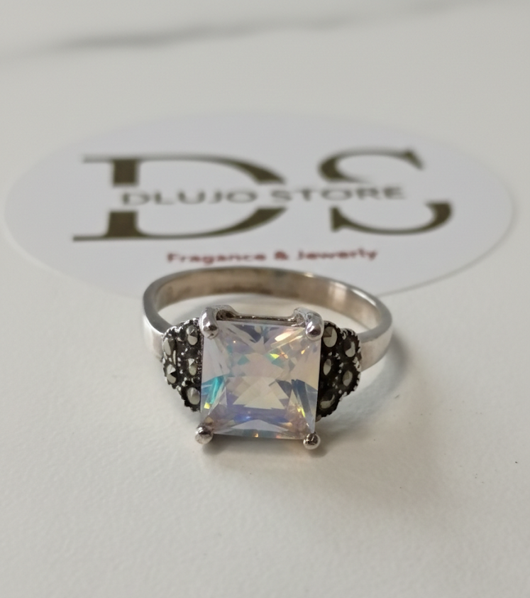 “Opal Prism” Ring in 925 Sterling Silver