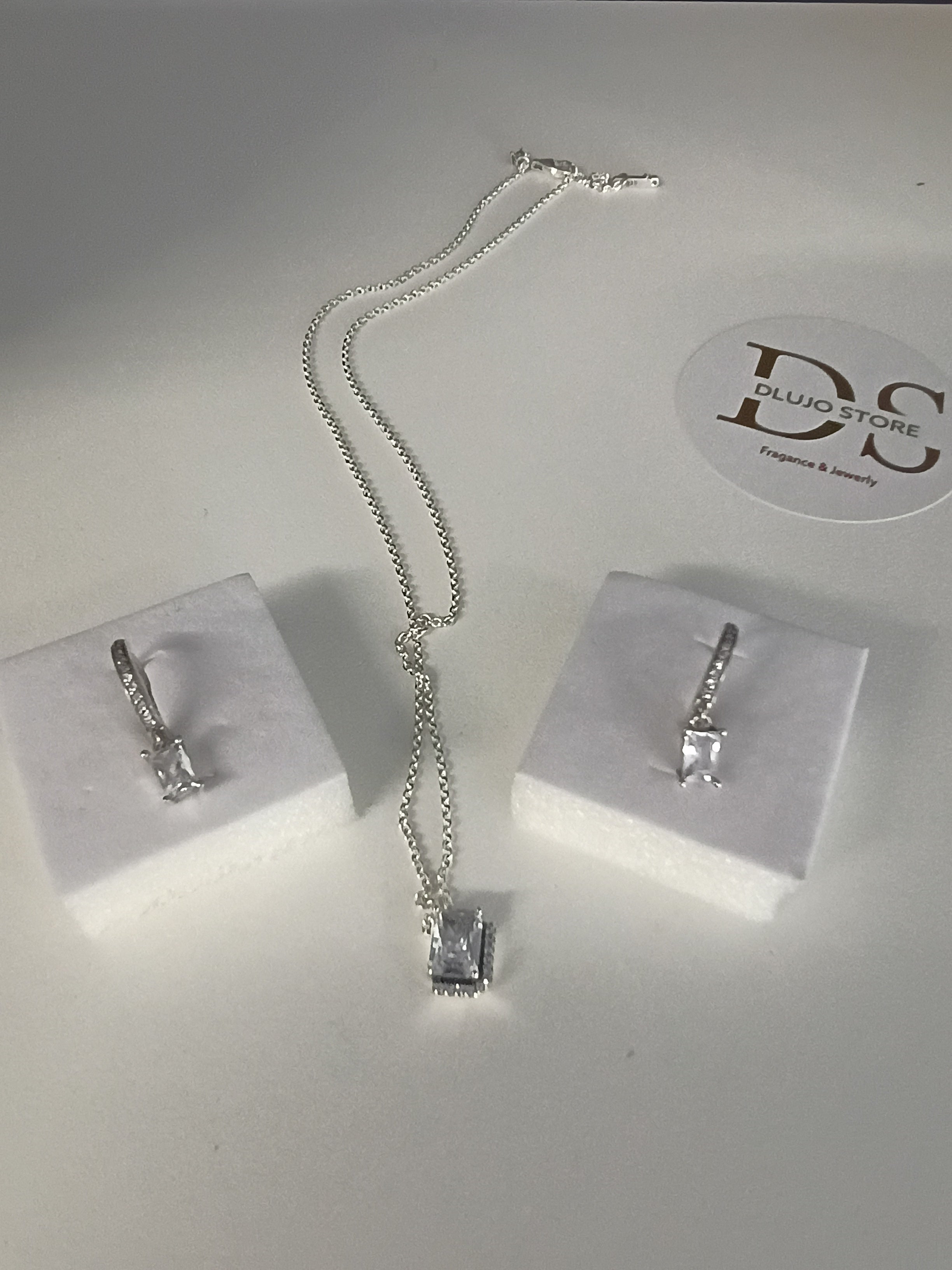 Set de Collar y Aretes de Plata 925 con Corte Princesa