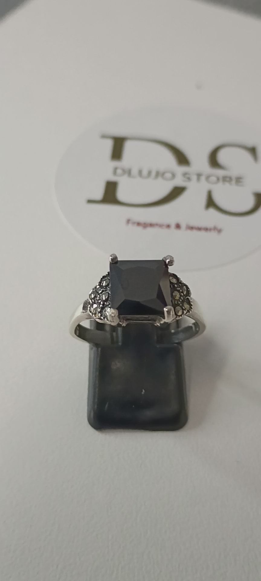 Anillo “Prisma Negro” en Plata de Ley 925