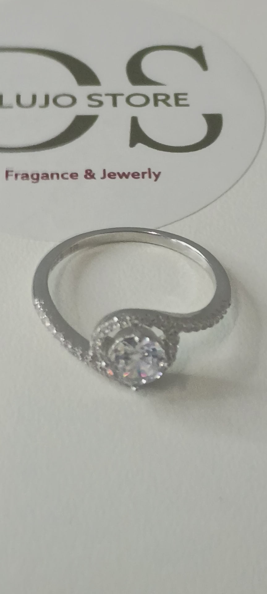 Anillo “Giro Eterno” en Plata de Ley S925