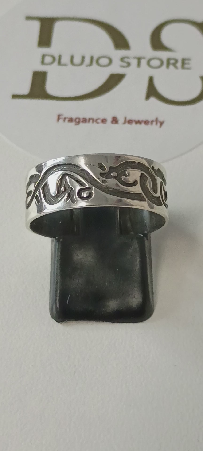 Anillo “Trazo Eterno” en Plata de Ley 925