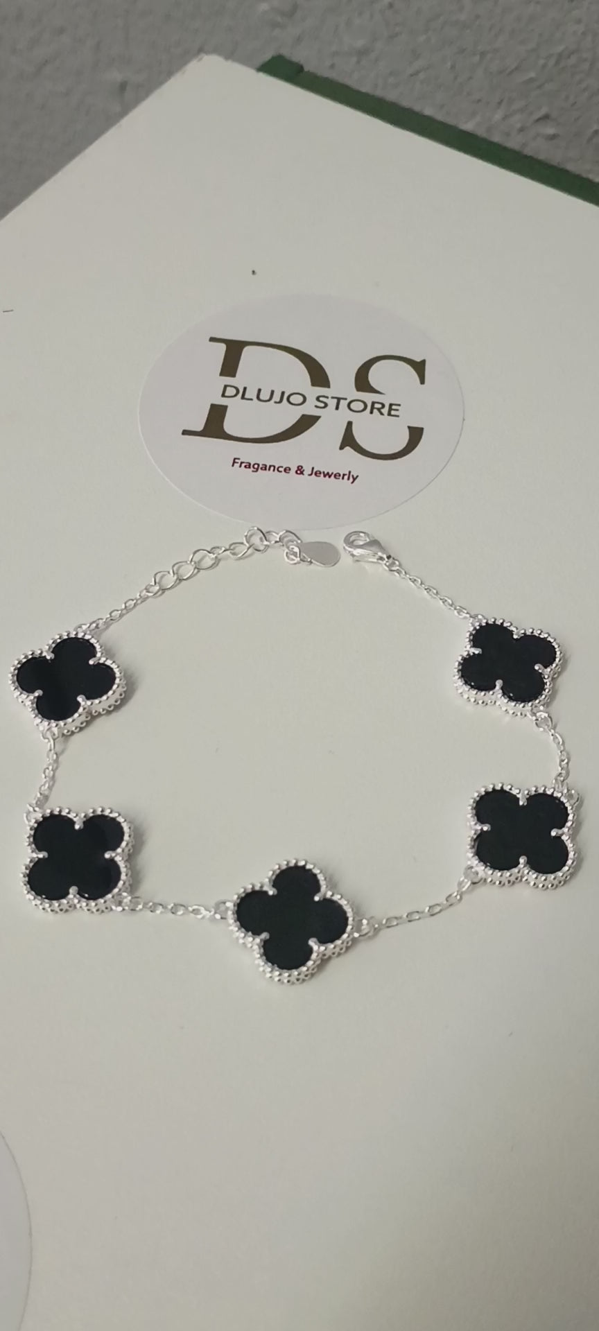 Pulsera Trébol Vand Elegancia en Plata y Ónix