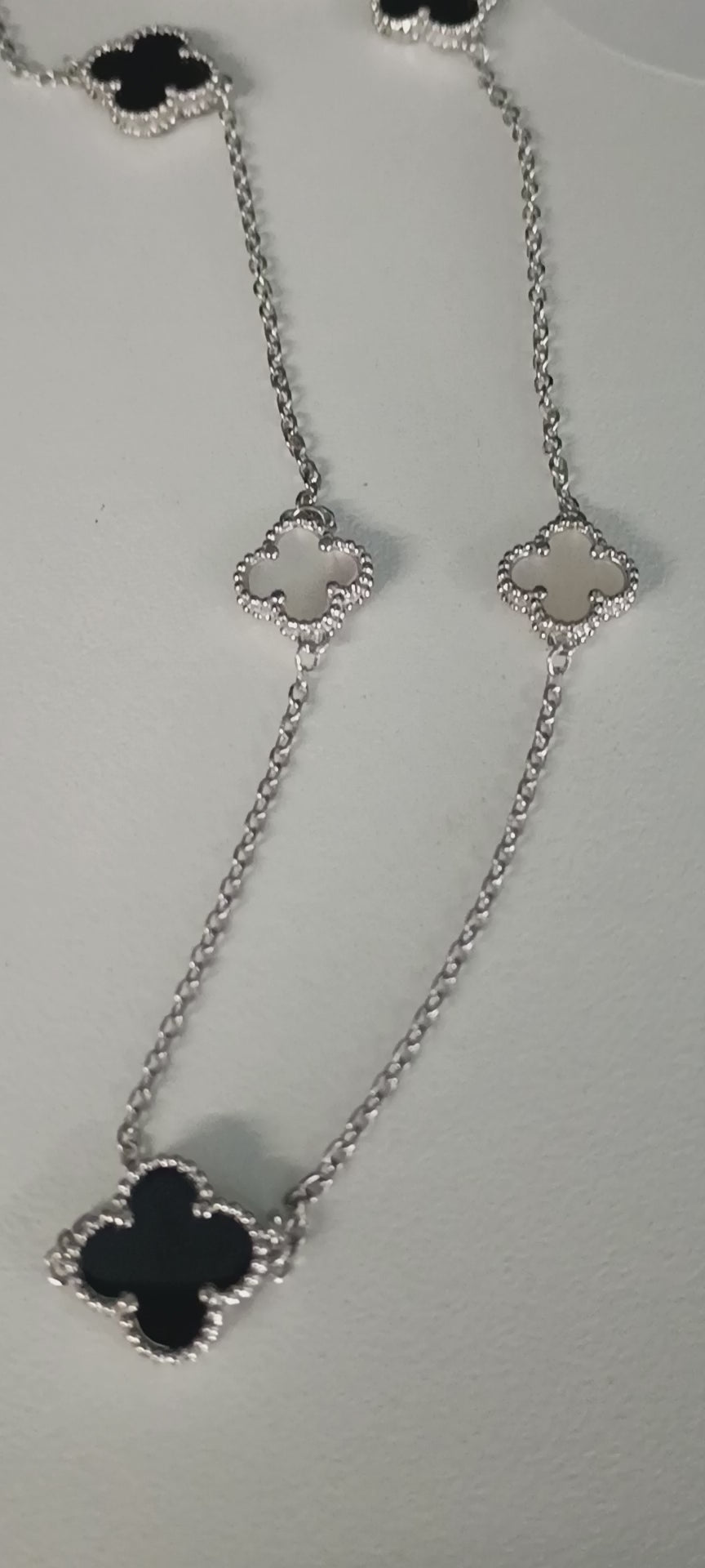 Collar Largo de Tréboles Bicolor en Plata 925 con Ónix y Nácar