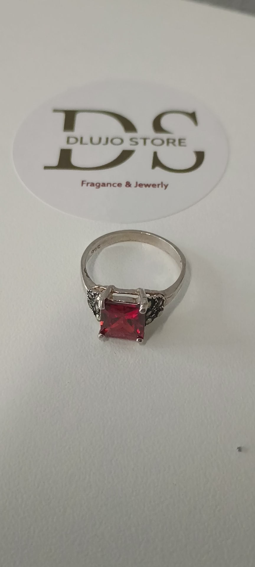 Anillo “Prisma Rojo” en Plata de Ley 925