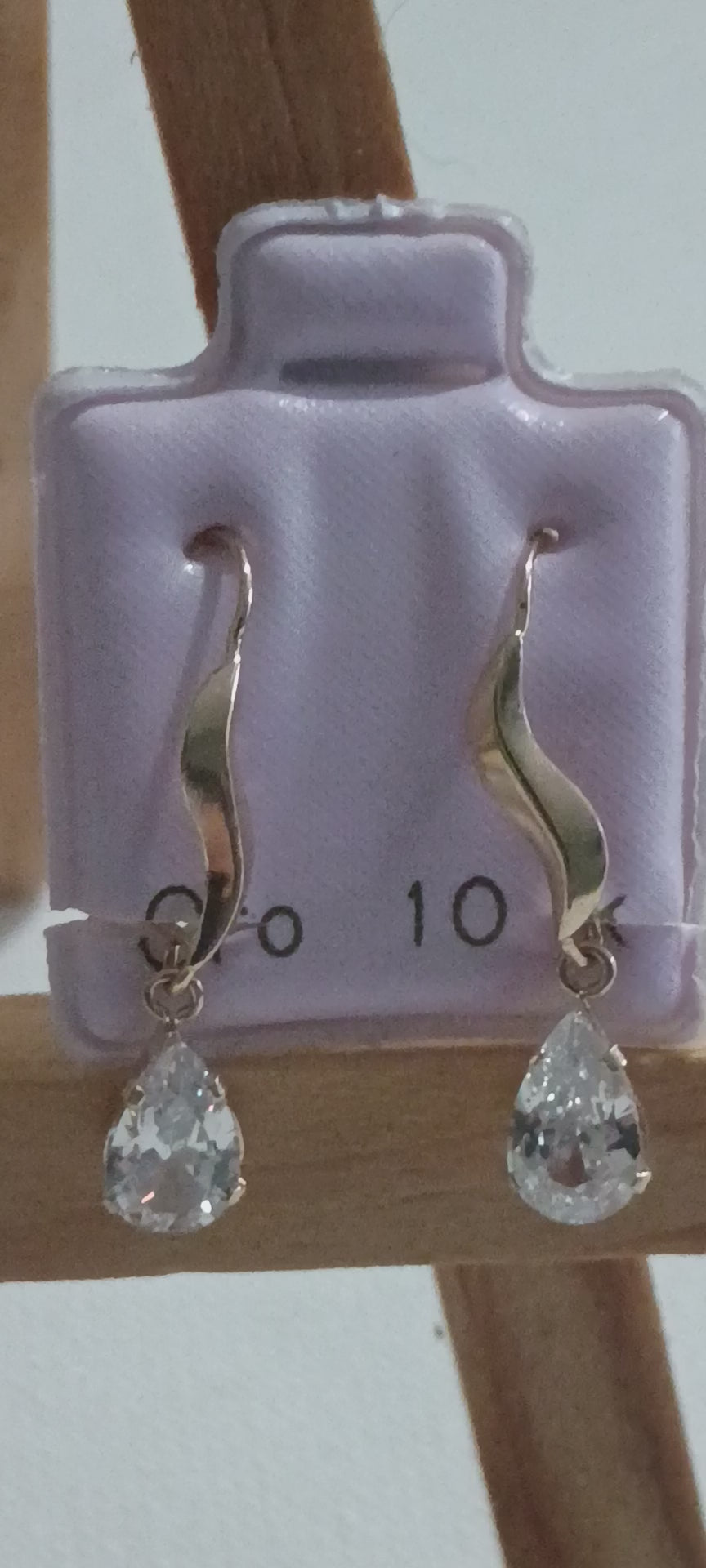 Aretes Pendientes con Gotas de Circonia en Oro 10K
