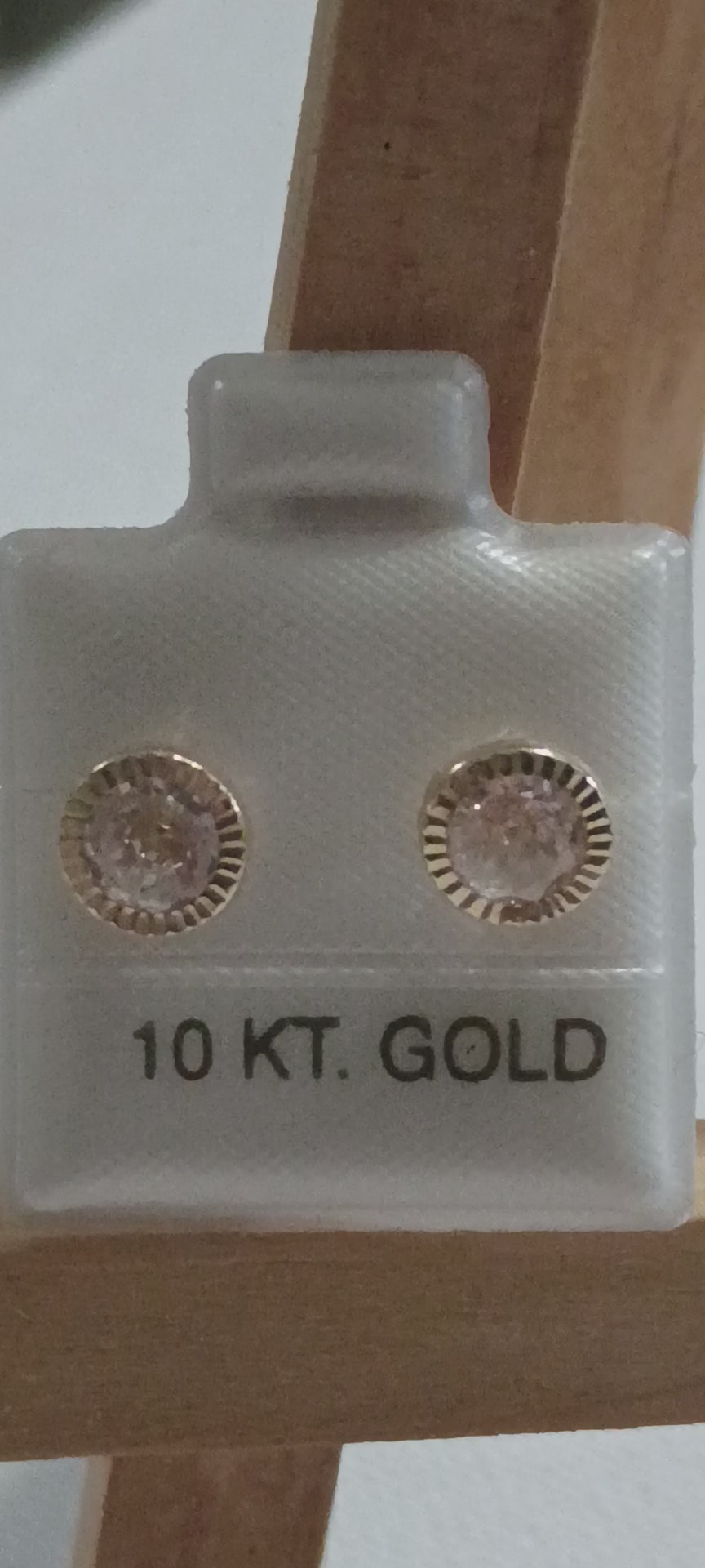 Aretes Clásicos Redondos en Oro 10K