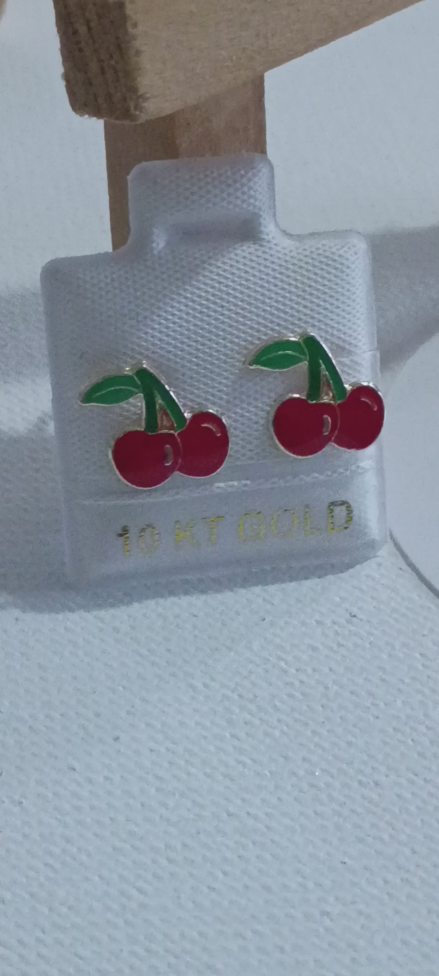 Aretes de Cereza en Oro 10K con Esmalte