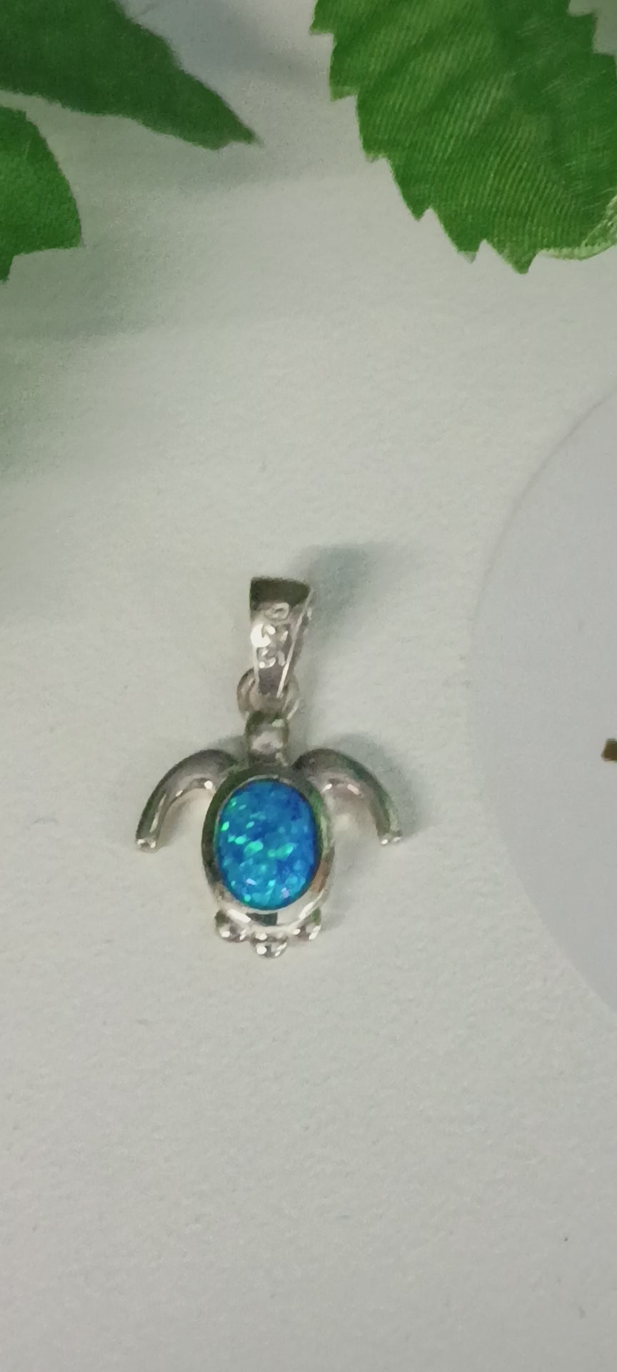 Dije Tortuga Marina en Plata 925 con Ópalo Azul Creado