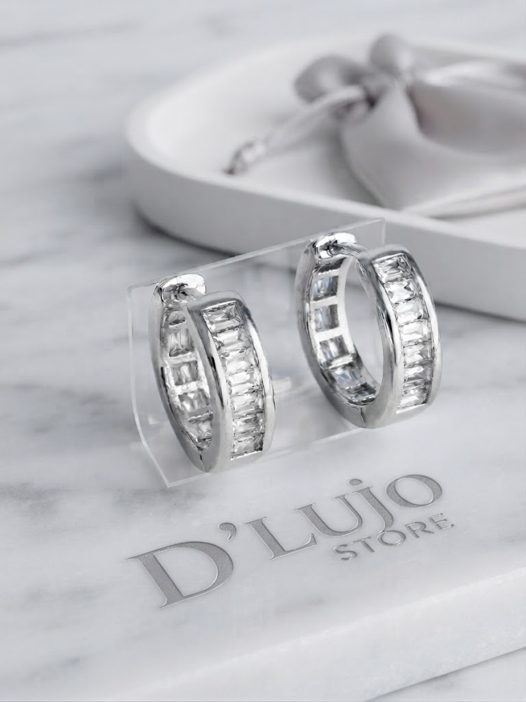 Argollas Huggie de Circonias en Corte Baguette Plata 926