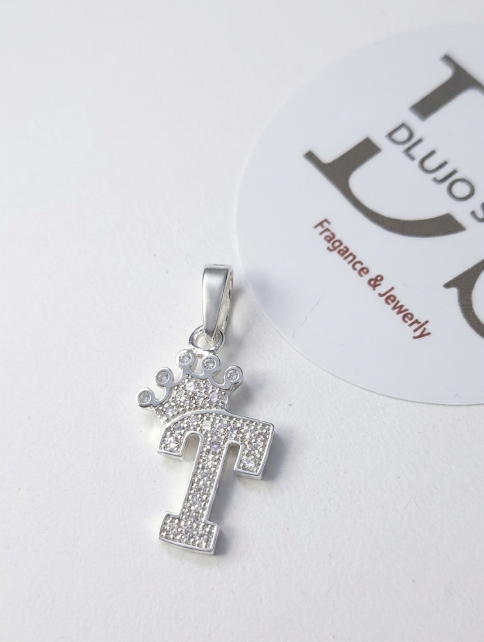 Dije Inicial "T" con Corona – Elegancia Real en Plata