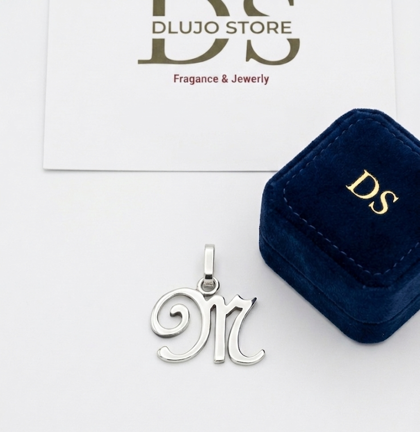 Dije Inicial "M"